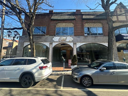 Exterior, Facade, Brick Facade, Rowhouse