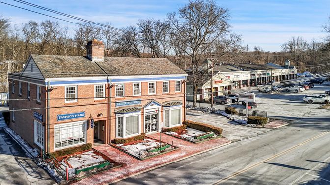 Exterior, Facade, Brick Facade, Georgian