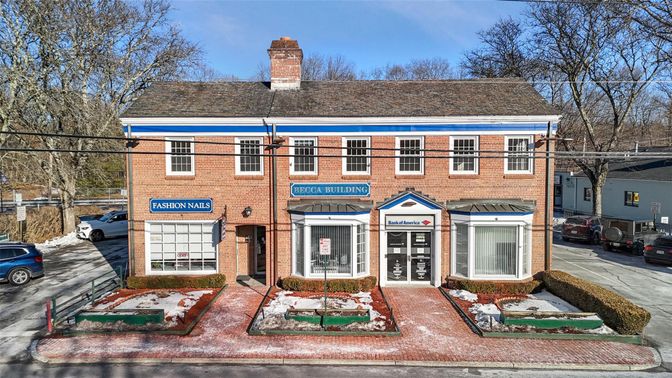 Exterior, Facade, Brick Facade, Georgian