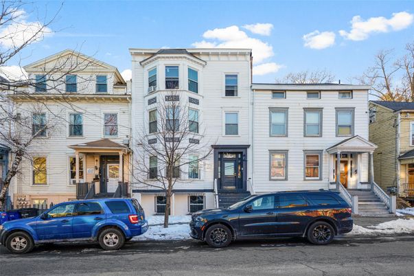 Exterior, Facade, Rowhouse