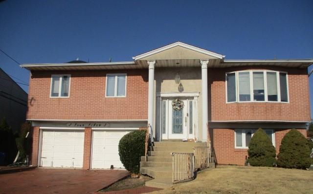 Attached, Exterior, Facade, Brick Facade, Raised Ranch