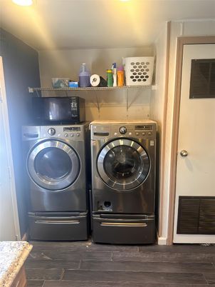 Interior, Utility Closets, Washer, Wood Texture Flooring