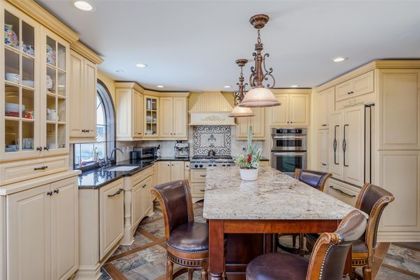 Dining room, Interior, Kitchen, Pendant Lights, Recessed Lighting, Stainless Steel Appliances