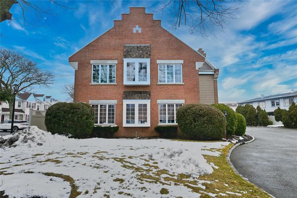 Exterior, Facade, Brick Facade, Brick Traditional