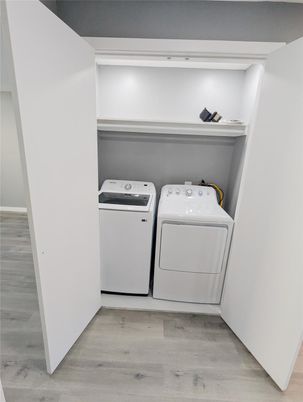 Interior, Utility Closets, Washer, Wood Texture Flooring