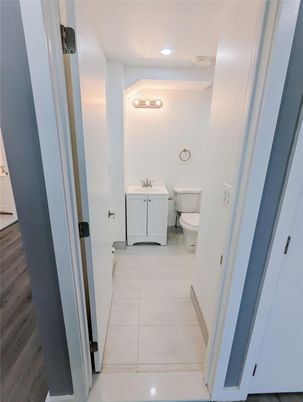 Bathroom, Interior, Recessed Lighting