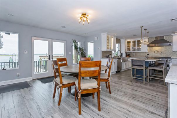 Dining room, Interior, Kitchen, Pendant Lights, Recessed Lighting, Wood Texture Flooring
