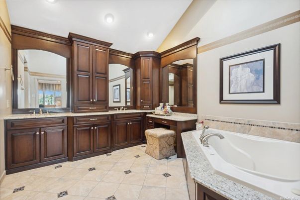 Bathroom, Dual Sink Vanities, Interior, Recessed Lighting