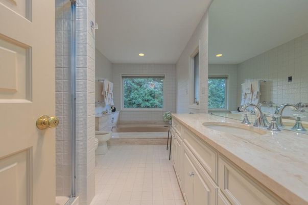 Bathroom, Dual Sink Vanities, Interior, Recessed Lighting