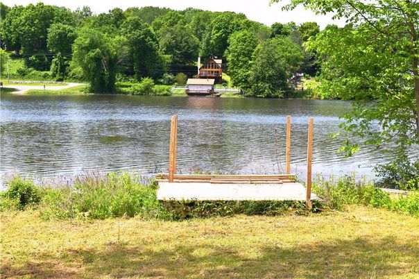 Exterior, Lake
