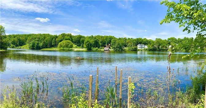 Exterior, Lake