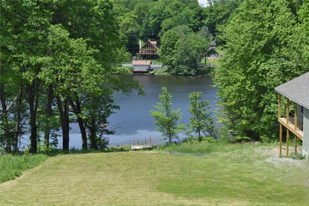 Exterior, Lake