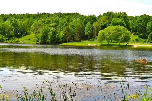 Exterior, Lake