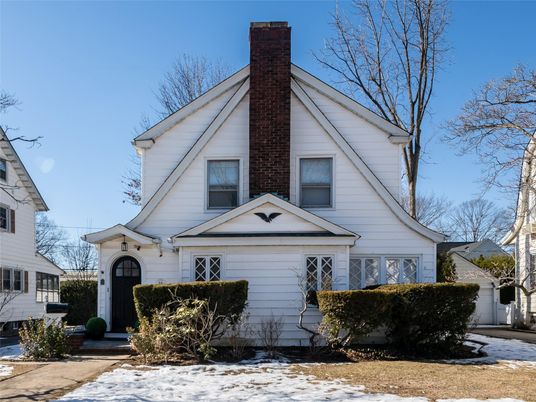 Exterior, Facade, Queen Anne Victorian