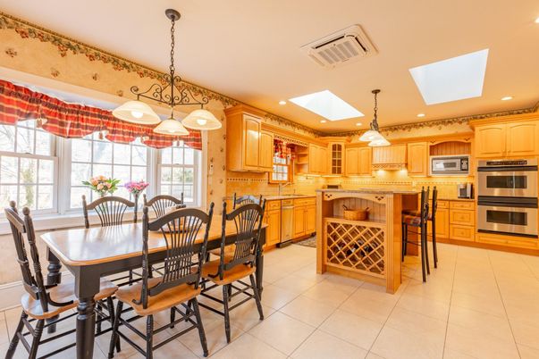 Dining room, Interior, Kitchen, Pendant Lights, Recessed Lighting, Stainless Steel Appliances