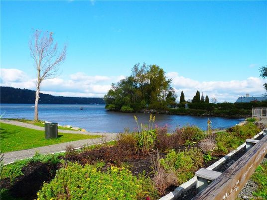 Exterior, Lake
