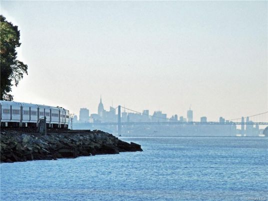 Exterior, Lake