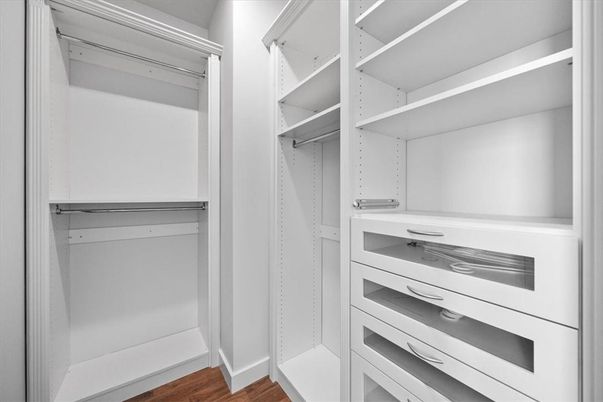 Interior, Walk-in Closets, Wood Texture Flooring