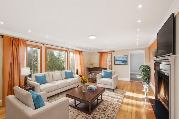 Fireplace, Interior, Living room, Piano, Recessed Lighting, Wood Texture Flooring