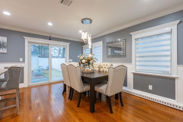 Chandelier, Dining room, Interior, Recessed Lighting, Wood Texture Flooring