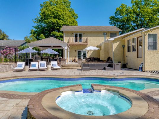 Exterior, Pool