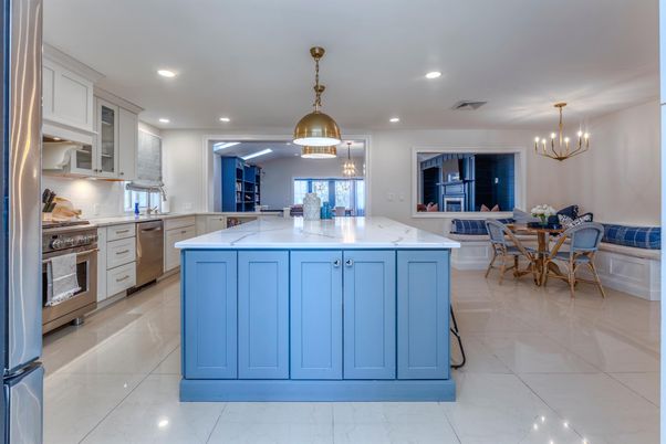Chandelier, Dining room, Interior, Kitchen, Pendant Lights, Recessed Lighting, Stainless Steel Appliances