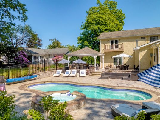 Exterior, Pool