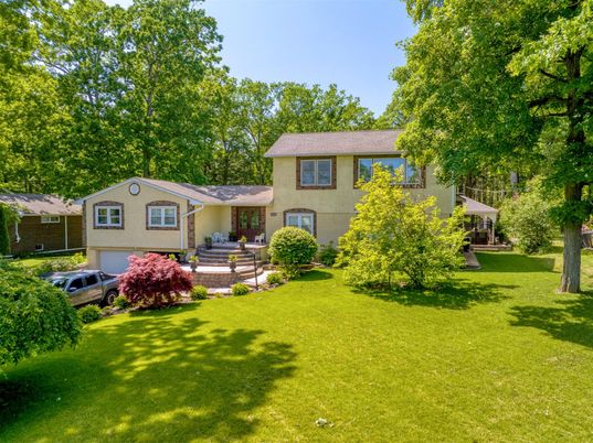 Backyard, Exterior, Facade, Split Level