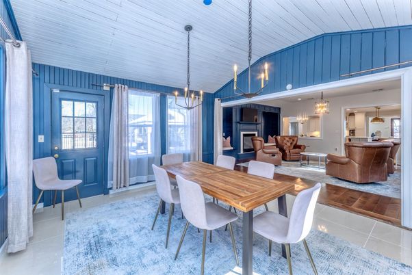 Chandelier, Dining room, Interior, Living room, Pendant Lights, Wood Texture Flooring