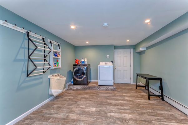 Interior, Recessed Lighting, Washer, Wood Texture Flooring