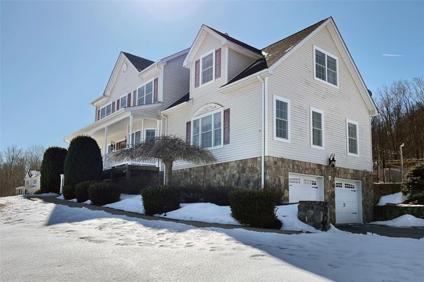 Attached, Exterior, Facade, Farmhouse