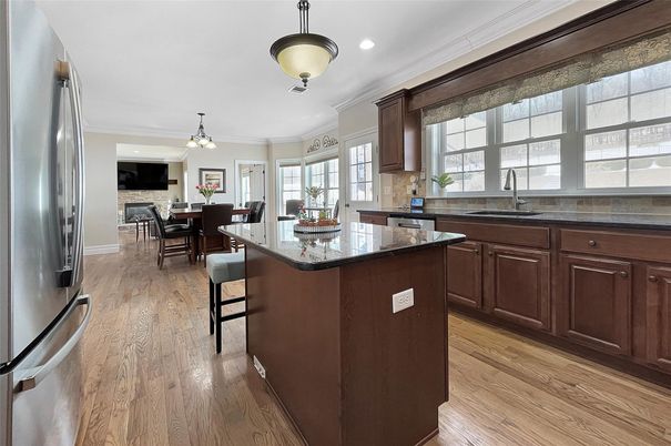 Dining room, Interior, Kitchen, Pendant Lights, Recessed Lighting, Wood Texture Flooring