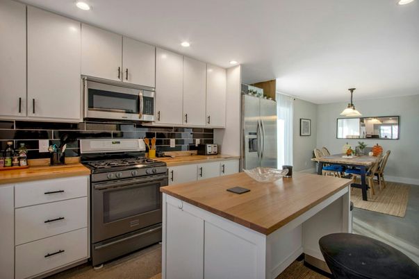 Dining room, Interior, Kitchen, Pendant Lights, Recessed Lighting, Stainless Steel Appliances