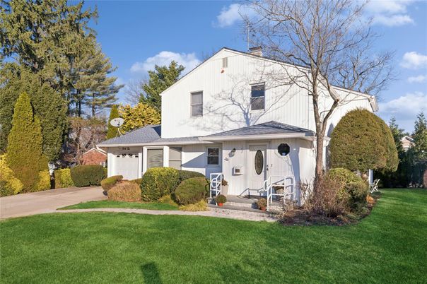 Attached, Exterior, Facade, Farmhouse