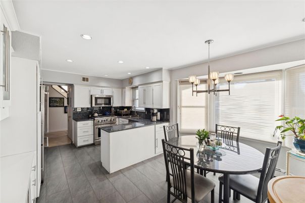 Chandelier, Dining room, Interior, Kitchen, Pendant Lights, Recessed Lighting, Stainless Steel Appliances