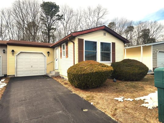 Attached, Exterior, Facade, Ranch