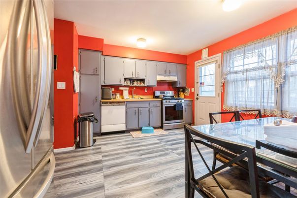 Dining room, Interior, Kitchen, Stainless Steel Appliances, Wood Texture Flooring