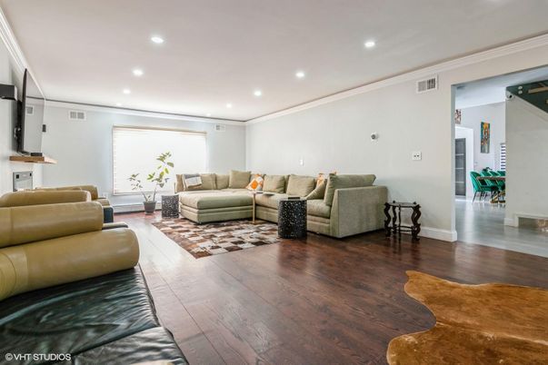 Interior, Living room, Recessed Lighting, Wood Texture Flooring