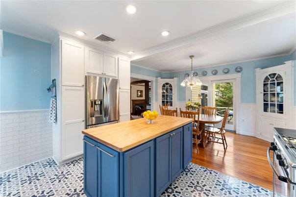 Chandelier, Dining room, Interior, Kitchen, Recessed Lighting, Stainless Steel Appliances, Wood Texture Flooring