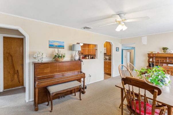 Dining room, Interior, Piano