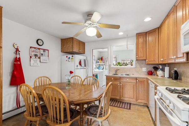 Dining room, Interior, Kitchen, Recessed Lighting
