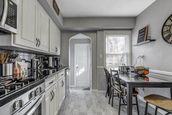 Dining room, Interior, Kitchen, Stainless Steel Appliances, Wood Texture Flooring