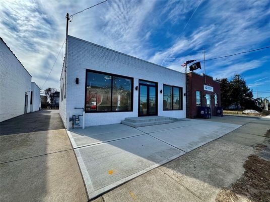 Exterior, Facade, None