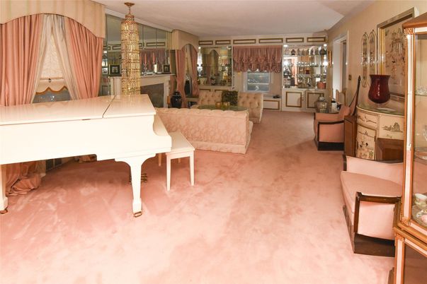 Chandelier, Interior, Piano