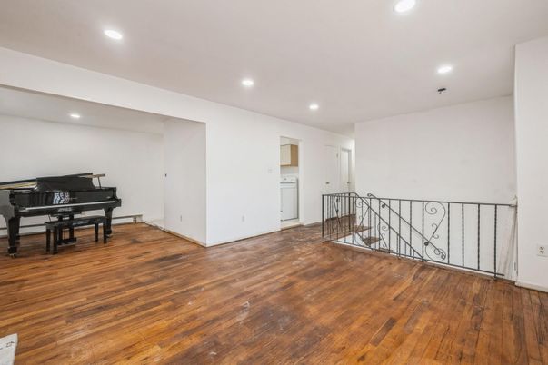Interior, Piano, Recessed Lighting, Wood Texture Flooring