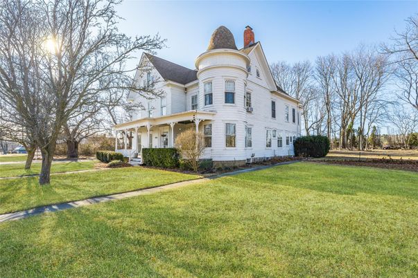 Backyard, Exterior, Facade, Queen Anne Victorian