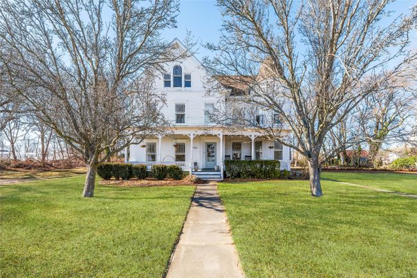 Backyard, Exterior, Facade, Queen Anne Victorian