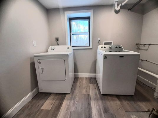 Interior, Washer, Wood Texture Flooring