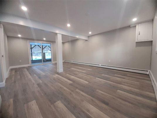 Empty room, Interior, Recessed Lighting, Wood Texture Flooring