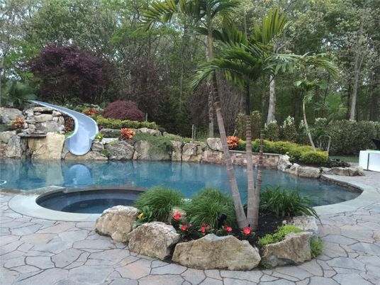 Exterior, Playground, Pool